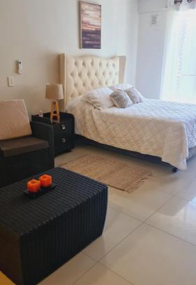 Santa Cruz Apartment | Elegant Monoambiente in Equipetrol with Pool & High Rating