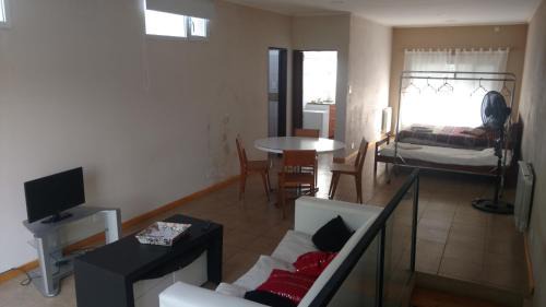 Pigue Apartment | Budget-Friendly Monoambiente Centrico Pihue - Child Friendly