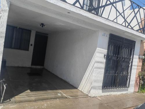 San Luis Potosi Apartment | Top-Rated Monoambiente: Pet & Child Friendly Retreat