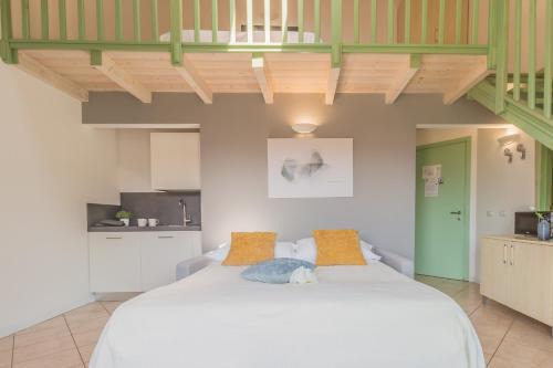 Dervio Apartment | Monolocale con soppalco Brezza del lario by Varenna Holidays