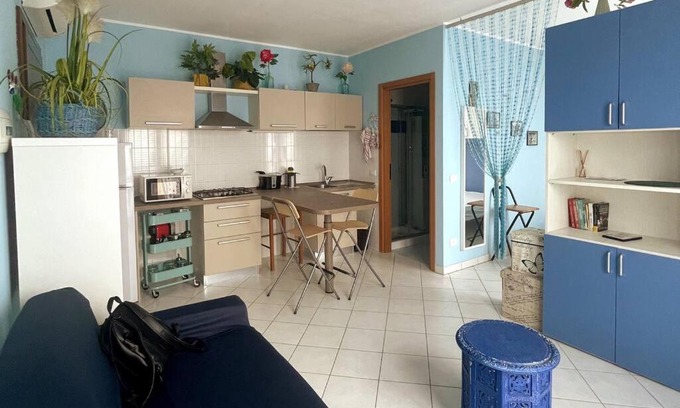 Casal Borsetti Apartment | Cozy Monolocale with Terrace, Pet and Child Friendly