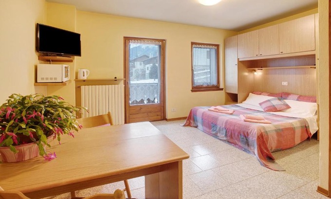 Valdisotto Apartment | Cozy Monolocale Sole 2: Family-Friendly & Pet Accessible