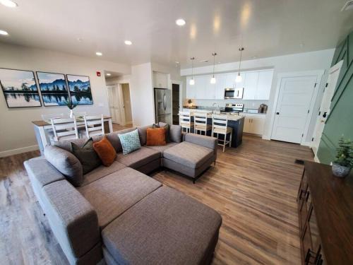Richfield Apartment | Explore Monroe Mountain Suite at Castle Rock Condos