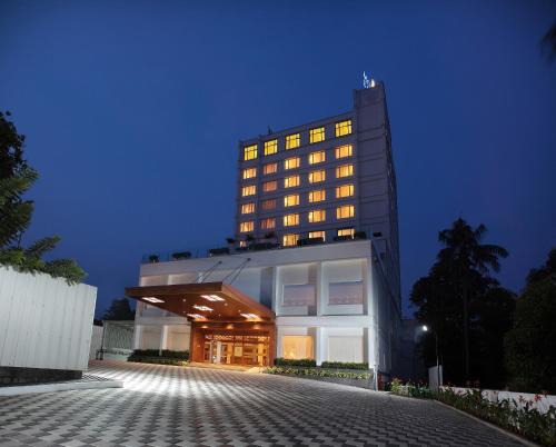 Palarivattom Hotel | Elegant Monsoon Empress Kochi with Private Pool & Breakfast