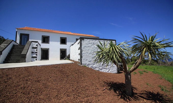 Sao Roque do Pico House | Inviting Stay at Mont Blanc Pico Island with Pool & Spa
