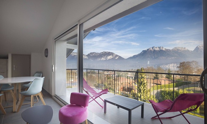 Sevrier Apartment | Scenic Mont Blanc Apartment with Lake View and Kitchen