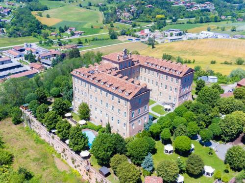 Montaldo Torinese Hotel | Relaxing Montaldo Castle & Resort with Oceanfront Views