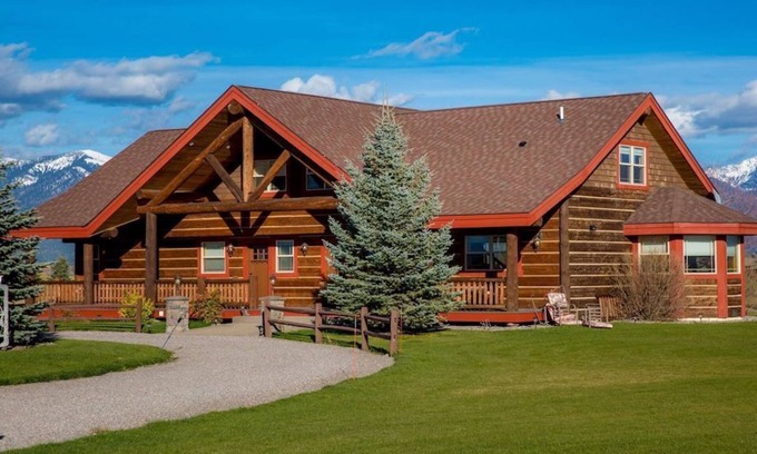 Kalispell House | Unforgettable Montana Dreams Getaway at The Lodge