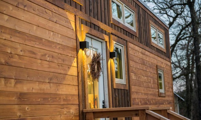 Waco House | Elegant Tiny House Getaway Near Magnolia in Waco