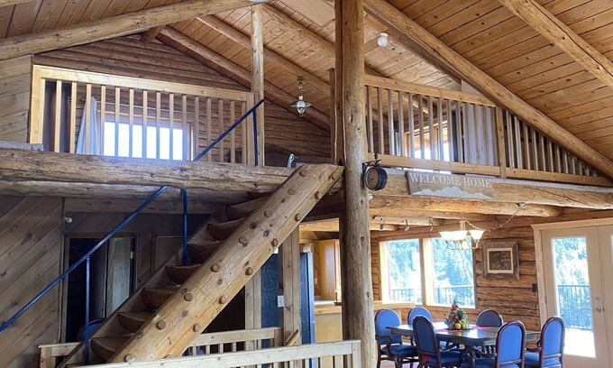 Butte House | Stunning Montana Log Home with Mountain Views and Amenities