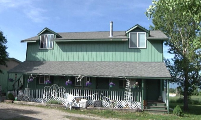 Florence Apartment | Experience Montana Mountain Majesty BnB with Free Breakfast