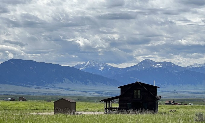 McAllister House | Unforgettable Montana Prairie Cabin with Pool & Pet Amenities
