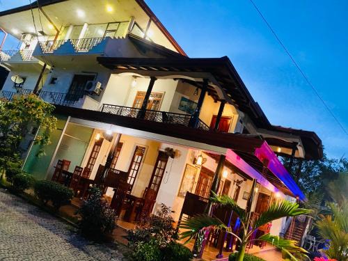 Anuradhapura House | Cozy Montana Rest: Family-Friendly Stay with Breakfast