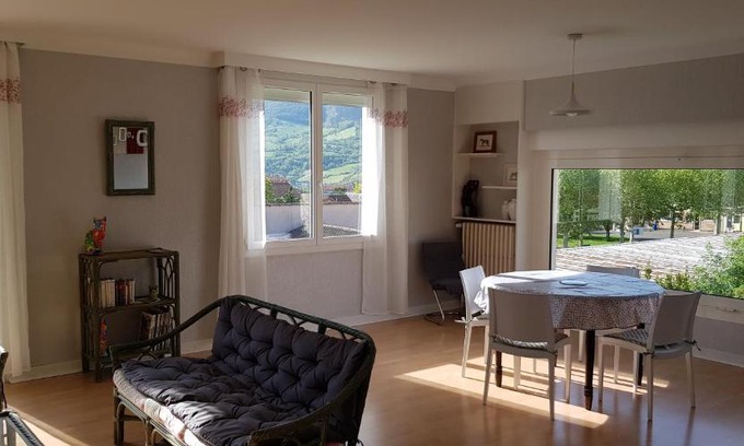 Millau Apartment | Family-Friendly Escape at Montcalm - Rated 9/10 by Guests