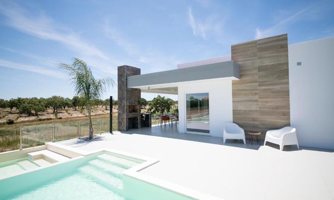 Bairro da Liberdade Villa | Elegant Monte Lusitano Calmaria: Family-Friendly Retreat