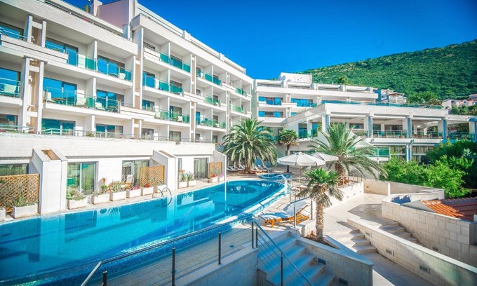 Petrovac Hotel | Relax at Monte Casa SPA & Wellness: Oceanfront Retreat
