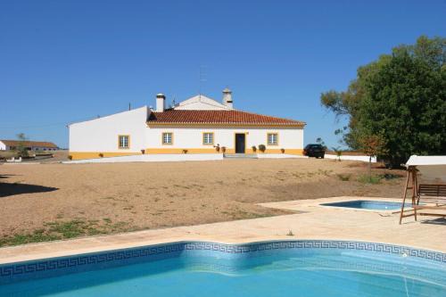Cabeca Gorda Bed & Breakfast | Relax at Monte da Corte Ligeira with Oceanfront Views