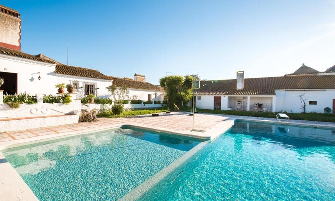 Arraiolos House | Monte das Oliveiras: Pet-Friendly Retreat with Ocean Views