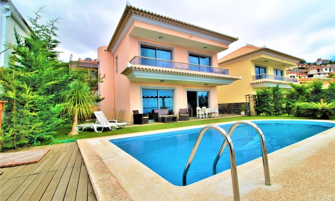Monte Villa | Relax at Monte Palace I: Private Pool & Ocean Views