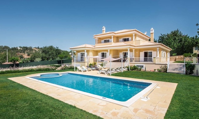 Pata de Cima House | Experience Monte Sol V6: Oceanfront Stay with Private Pool