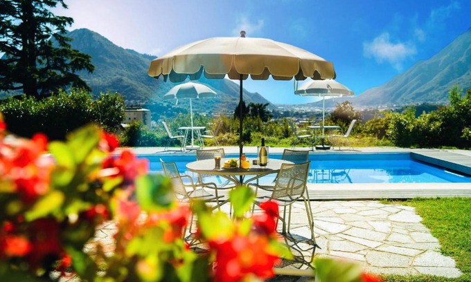 Lecco Bed & Breakfast | Oceanfront Montebello: Guest Rated 7.8 with Pool Access