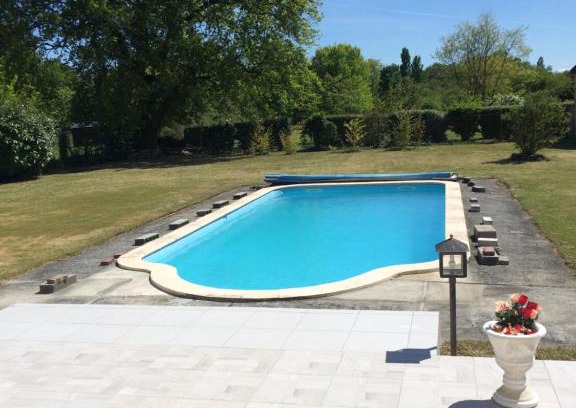 Montendre House | Cozy Montendre: Pet-Friendly Stay with Pool Access