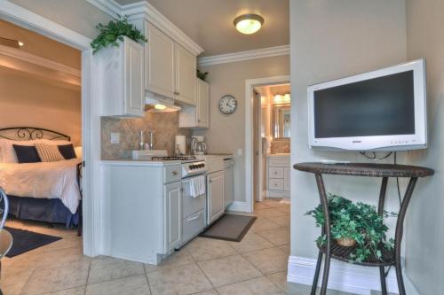 San Clemente Apartment | Family-Friendly Retreat at Monterey D - Rated 8.8/10