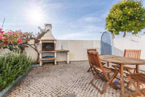 Manta Rota House | Pet-Friendly Retreat at Montesol by ALGARVEMANTA - Rated 9/10