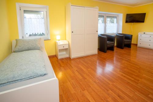 Memmingen House | Inviting Monteur Apartment with Hot Tub & 9/10 Guest Rating