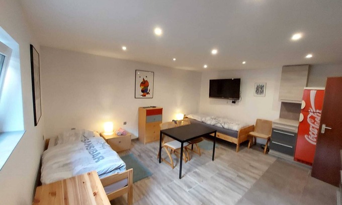 Herzogenaurach House | Comfortable Monteurwohnung Near Nürnberg Messe with Kitchen