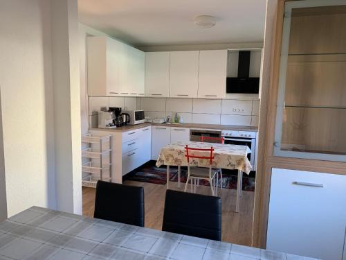 Gemarkung Truchtelfingen House | Cozy Monteurzimmer & Ferienwohnung Kati – Family-Friendly Stay