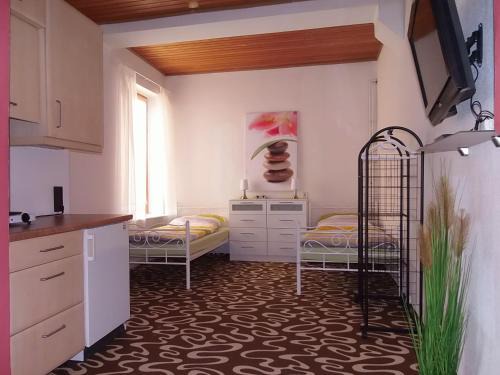 Niedereula Apartment | Budget-Friendly Stay at Monteurzimmer Talstrasse 2