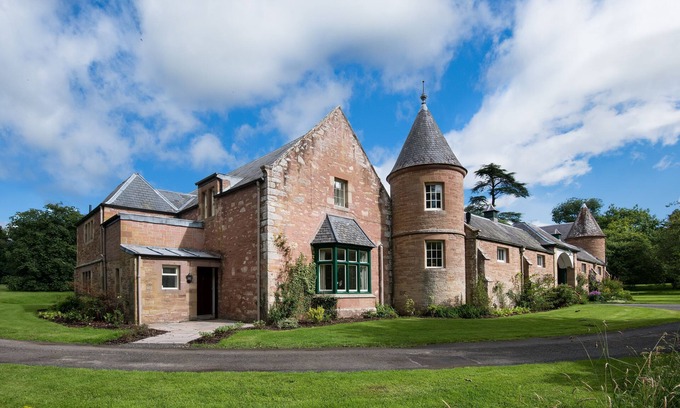 Jedburgh House | Explore Monteviot Stables West: Nature Trails & Gardens