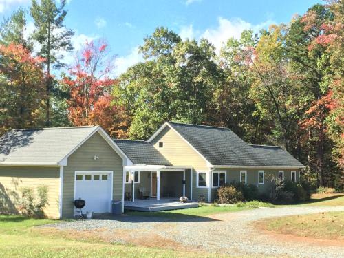 Crozet Resort | Idyllic Montfair Resort Farm: Pet-Friendly Retreat Awaits