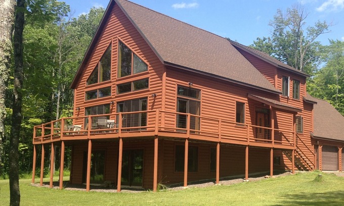 Marenisco House | Scenic Montgomery Bay Lodge with Pool & Lake Views