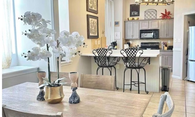 Montgomery House | Exceptional Downtown Retreat with Free Parking & High-Speed WiFi