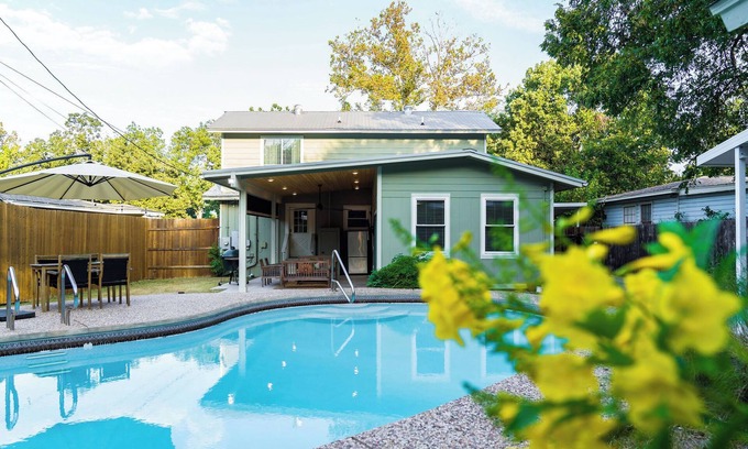 South Manchaca House | Month/Week Long Discounts- Firepit/Cozy Living/Cold Plunge