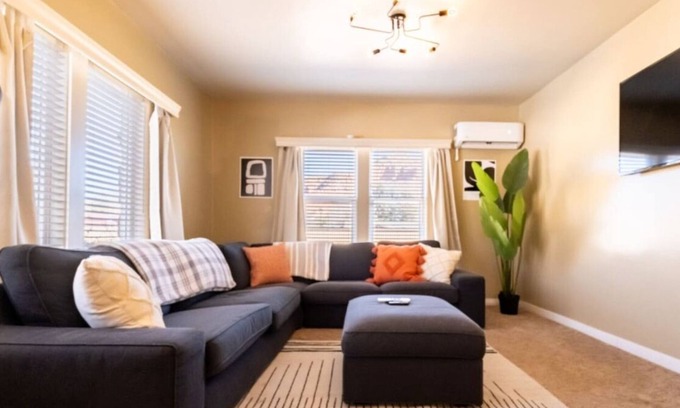 Kanab Hotel | Cozy Wanderlust Hideaway with Hot Tub & Pet-Friendly Perks