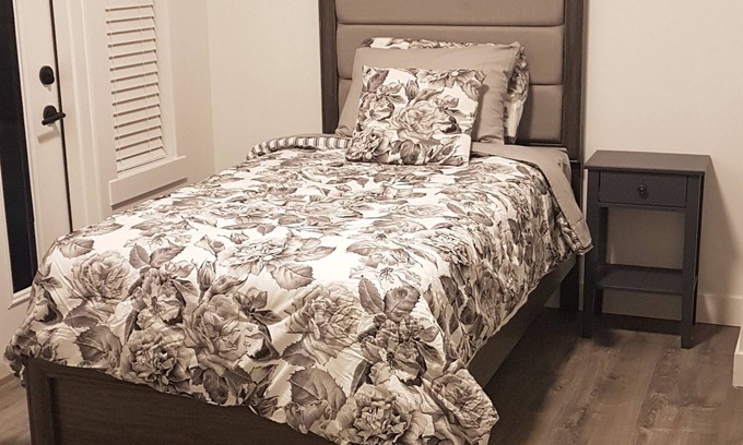 North Glenmore House | Monthly Rental - Negotiable- Top Suite - Pet Friendly