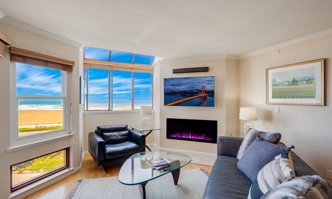 Outer Richmond Condo | Oceanfront Retreat with Balcony and Direct Beach Access