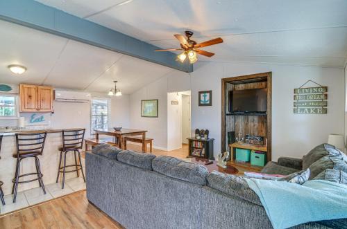 Monticello House | Cozy Monticello Home with Deck & Fire Pit Near Water