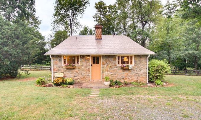Afton House | Explore Monticello Wine Trail Cottage Near Scenic Trails!