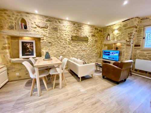 Montignac House | Discover Montignac-Lascaux at Les Pierres De Lascaux