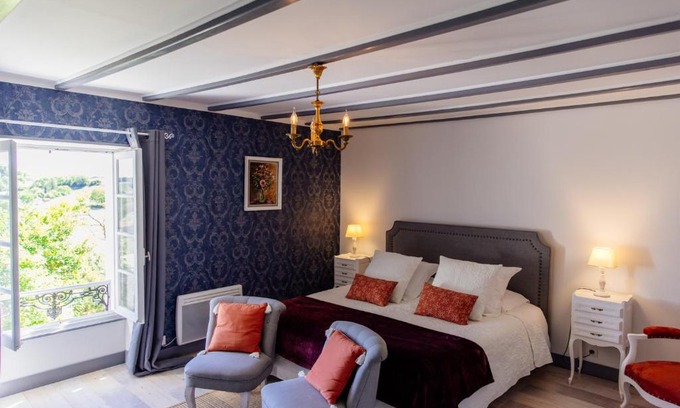 Montmoreau-Saint-Cybard Bed & Breakfast | Pet Friendly Oceanfront Retreat at MONTISMAURELLI
