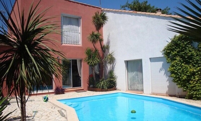 Perols Villa | Relaxing Villa in Montpellier with Pool for 15 Guests