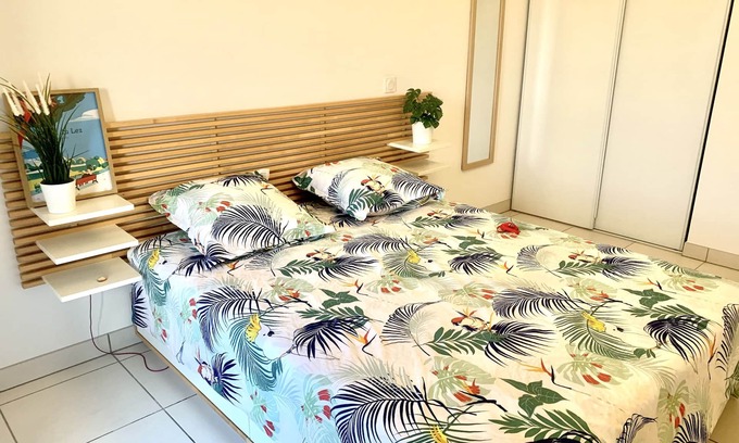 Port Marianne Apartment | Relaxing Retreat at Montpellier Port Marianne with Ocean Views