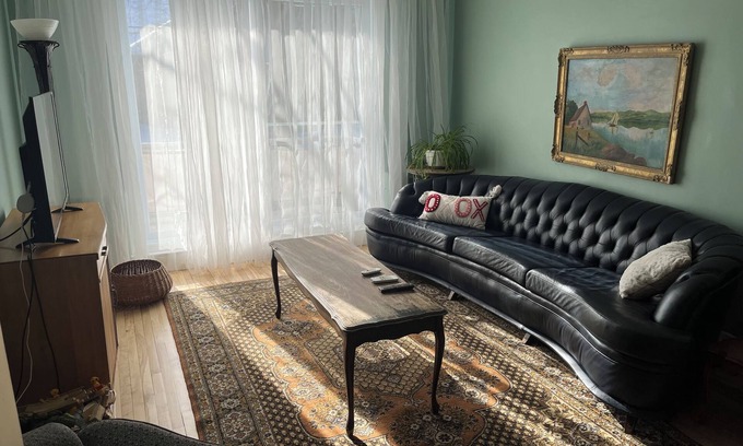 Sault-au-Recollet Bed & Breakfast | Family-Friendly Home in Montreal's Ahuntsic with Pool