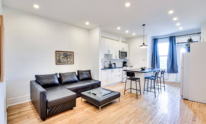 Sainte-Marie Apartment | Elegant Montreal Classic Style 2BR Apartment with Spa
