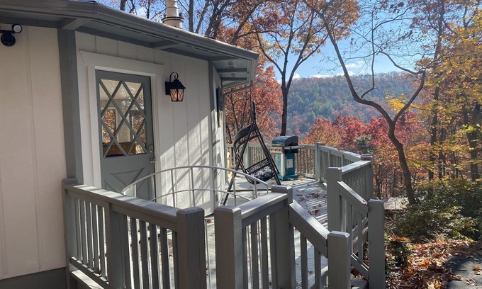 Black Mountain Cabin | Experience MONTREAT ROUND HOUSE with Mountain Views & Hot Tub