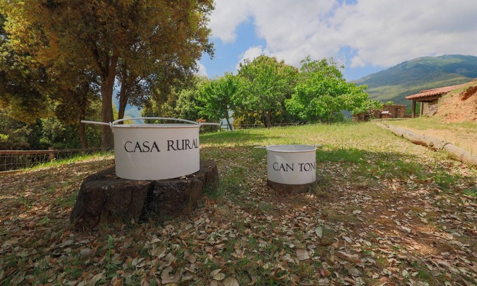 Fogars de Montclus Cottage | Cozy Montseny Cottage: Spa Retreat for 4 Guests